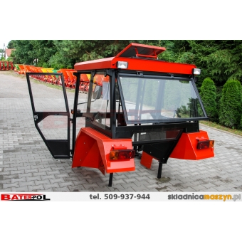 Kabina C-330 DE LUX metalowe błotniki kanciaste D-LUX